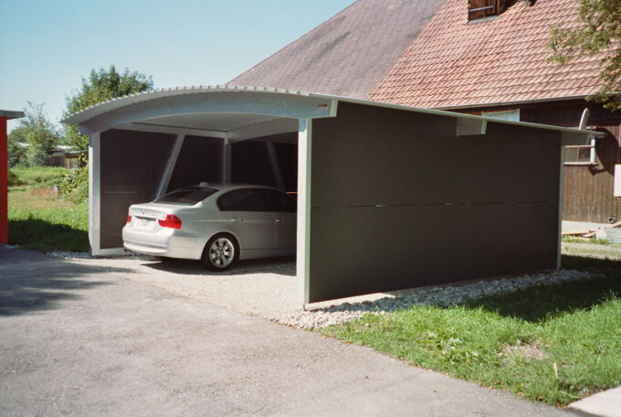 Ausstellungs Carport mit Bogendach